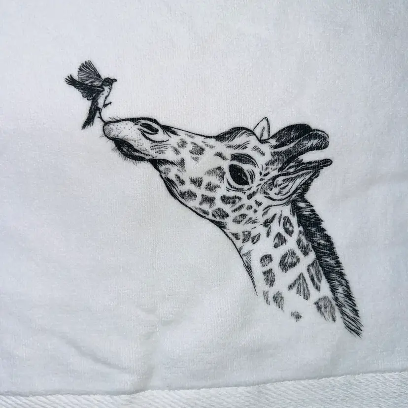 NWOT Terry Town Hand Towel 26 X 15 Terry Cloth 100% Cotton Velour Giraffe Bird Image