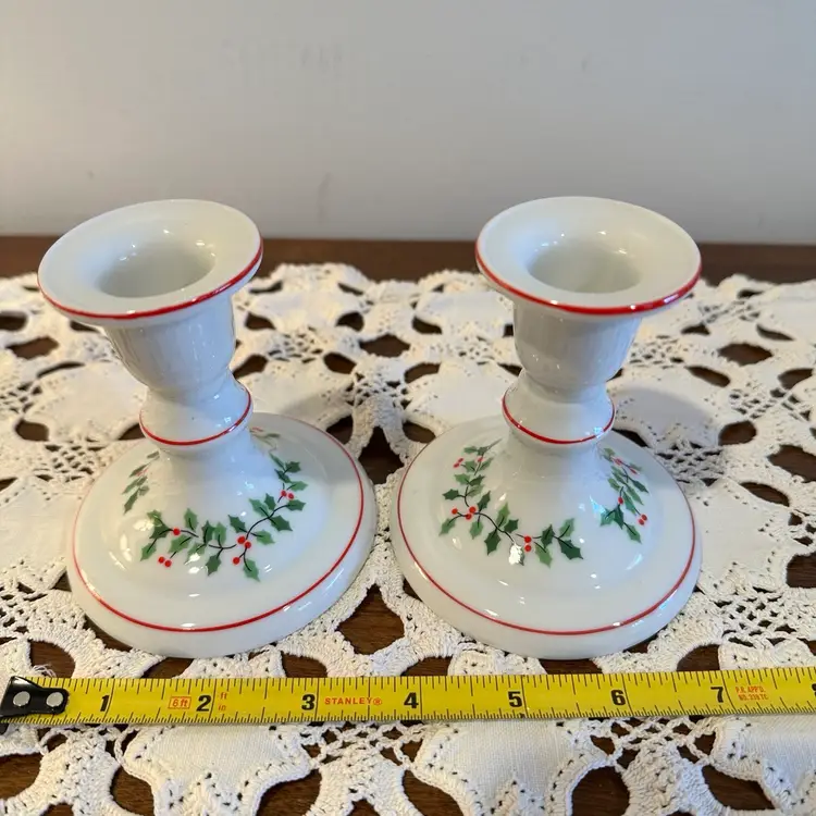 COLONIAL CANDLE OF CAPE COD~Holly Ridge CANDLE HOLDERS~pair