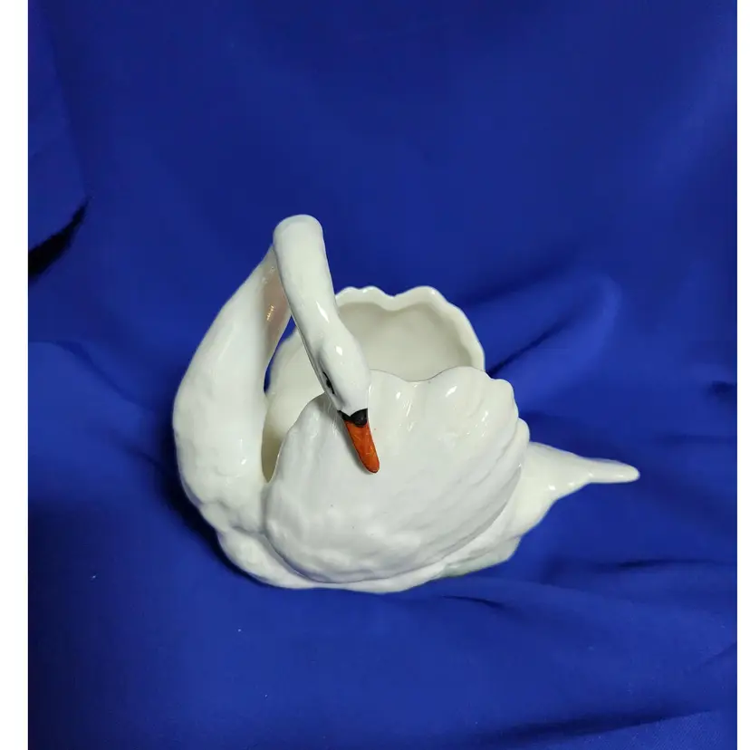 Czech - Czechoslovakia White Swan Pottery Planter /Trinket Dish