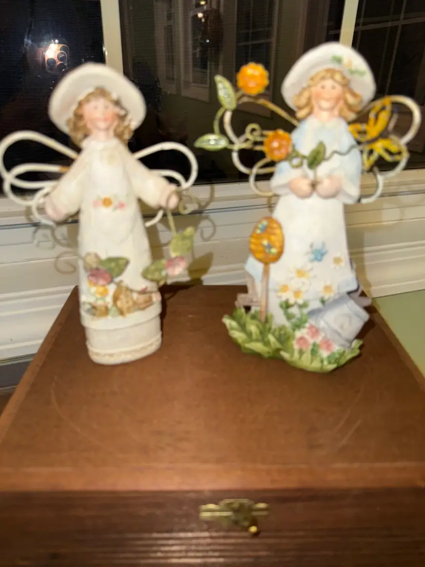 Angel Accents Saturday’s Child Roman Inc. set of 2 Angel Figurines