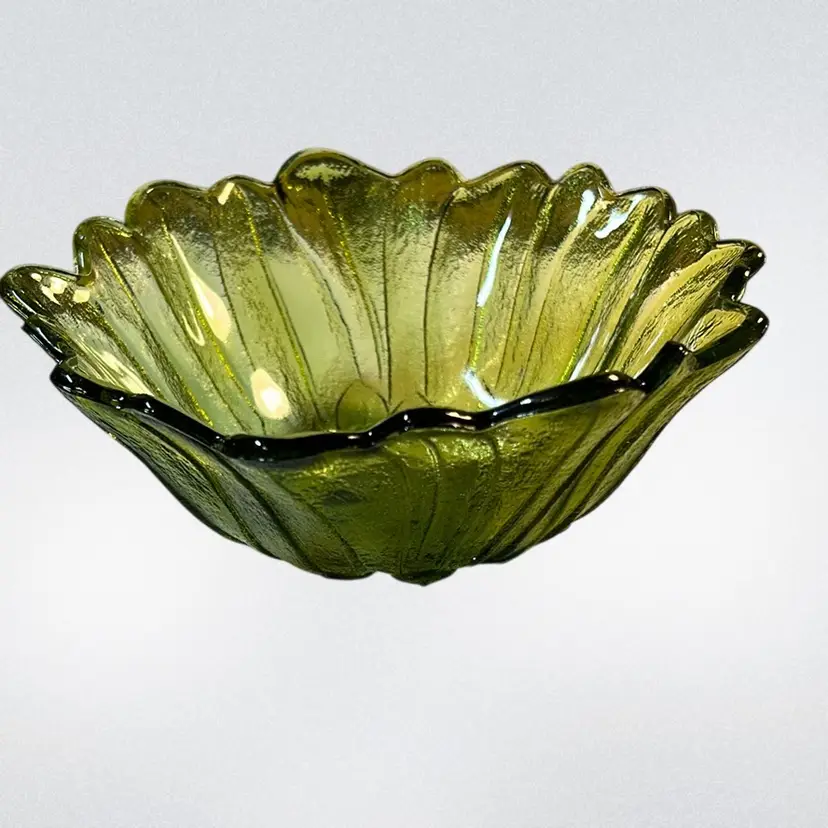 Indiana glass, avocado green sunflower shaped serving bowl