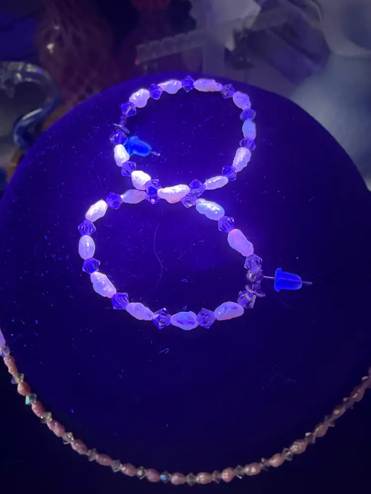 Vintage Necklace With Earrings Set UV Reaction