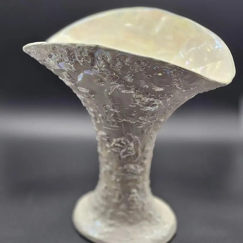Vtg Irredescent Ceramic Fan Vase With Intricate Design