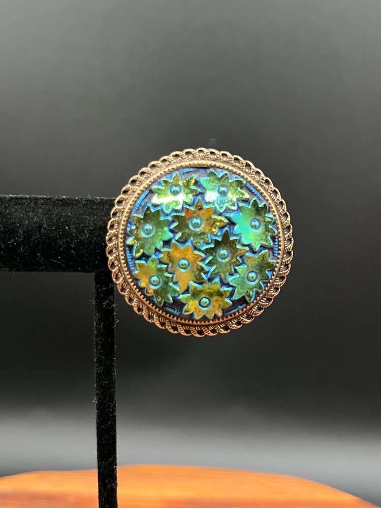 #13 Vintage Western Germany Green Floral Iridescent Carnival Glass Gold Tone Metal Scarf Clip 1”🧣