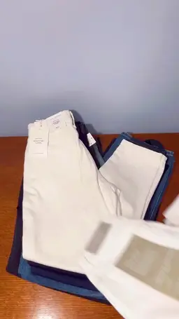 25 Pc Women’s Denim Pants Lot