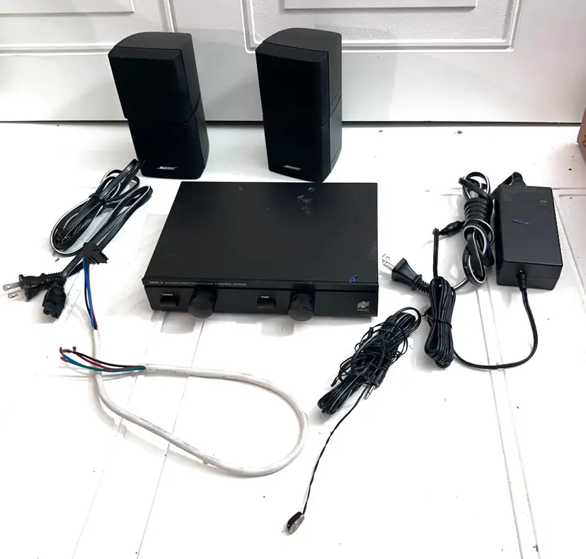 Set Of Niles SSvc 2 Speaker Selector/2 Mini Bose Speaker