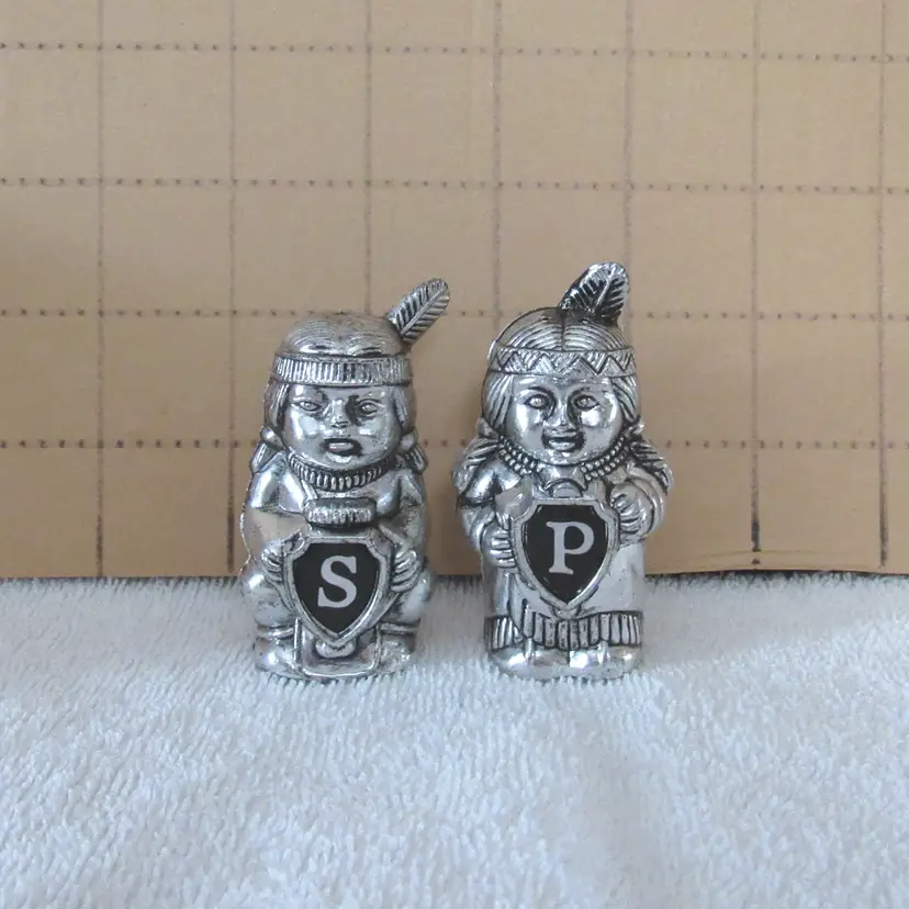 VTG Plastic Native American Couple Salt & Pepper Shaker Set