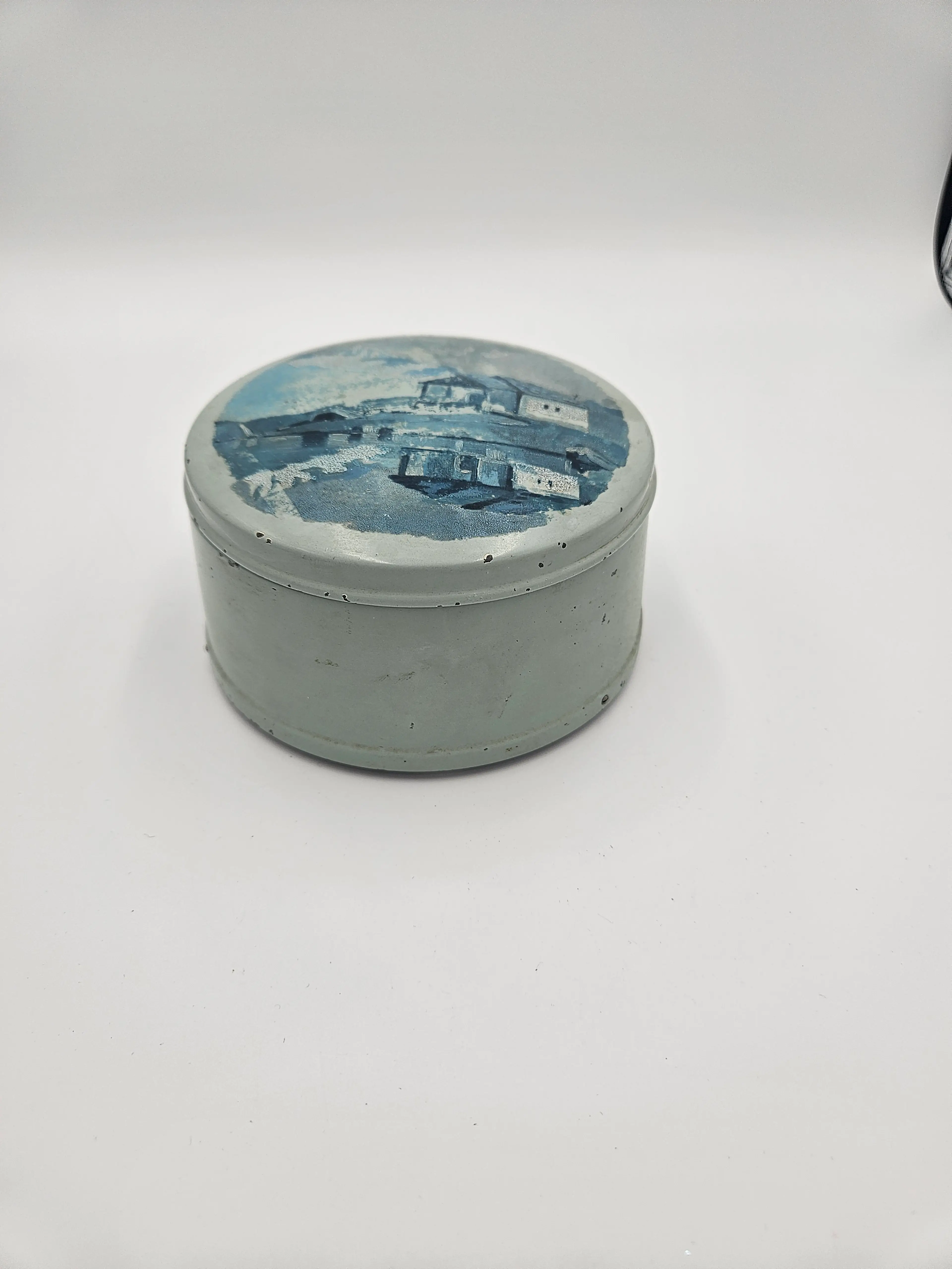 Image 2 of 6