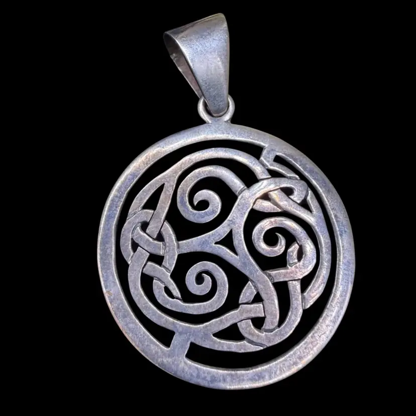 retired  Vintage Silpada S1230 large round sterling silver Celtic knot pendant.
