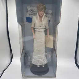 The Franklin Mint DIANA Princess of Wales Porcelain Doll WHITE PEARL BEAD DRESS