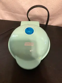 Donut Maker Dash Brand Makes 1 large donut