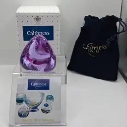 Caithness, Scotland NEW IN BOX, NEODYMIUM/Alexandrite, Pebble-Ruby/White, Paperweight