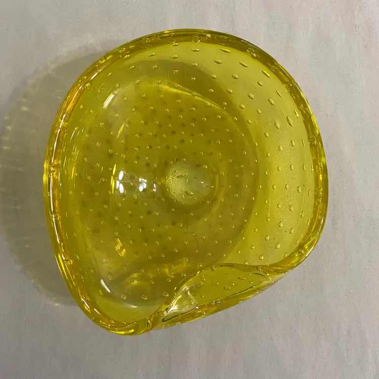 Yellow controlled bubble glass dish