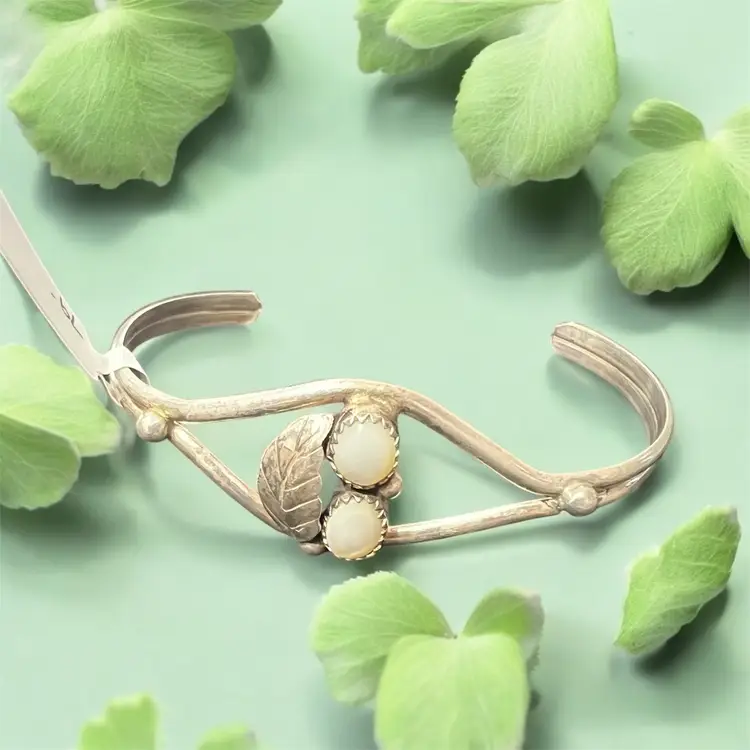 004 VTG MOP Native Cuff