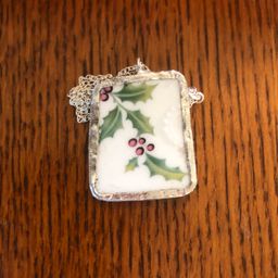 Oodelally Shop Broken Pottery Artisan Made Pendant Santa Collector Plate Handcrafted Necklace 1 1/8 in x 1 3/8 in