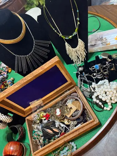 Pop Up Jewelry Dig $3 start