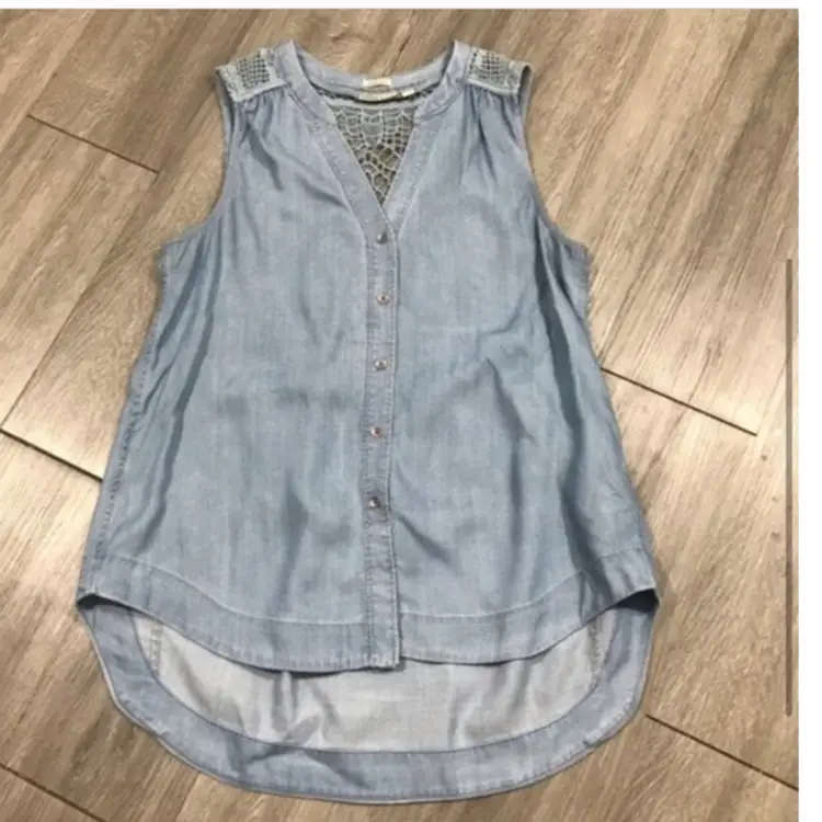 Holding Horses Anthropologie Sleeveless Denim Top