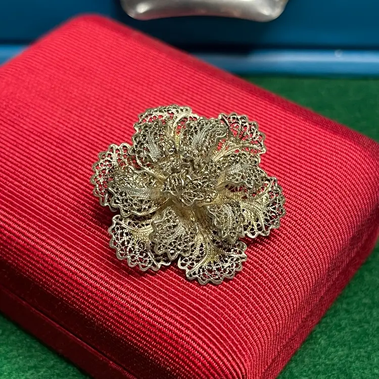 Topazio Portugal Silver Filigree Flower Brooch Pin