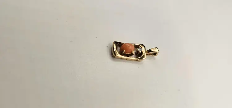 Vintage 14k Coral And Diamond Pendant 1.75g