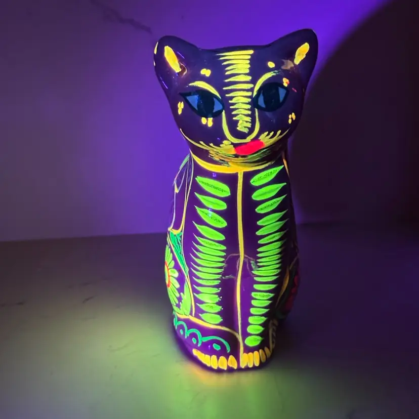 Spectacular Pink (UV Reactive Paint Glows Under UV Light) Talavera Cat Bank