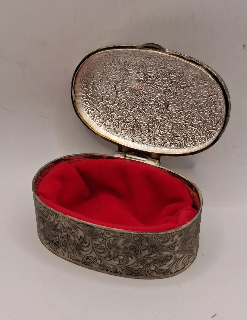 Silverplated Oval Jewelry Box Hinged Lid Red Felt Interior