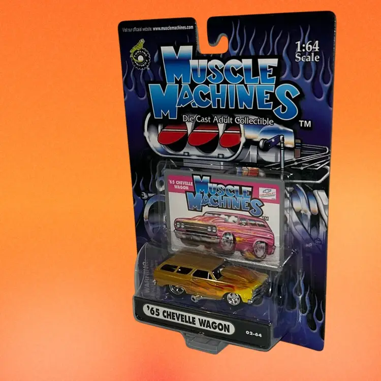 Muscle Machines '65 CHEVELLE WAGON 02-64 GOLD 1:64 Die-Cast