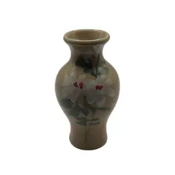 Hand painted Ceramic Vase With Daisy And Leaves 3.75” Tall, 2.25” at Widest