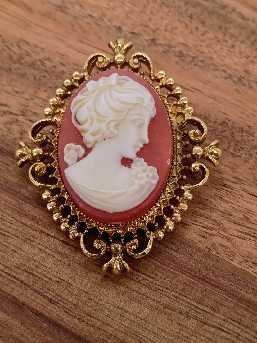 Vintage Avon Resin Cameo Filigree Gold Tone Brooch Empty Perfume Locket.