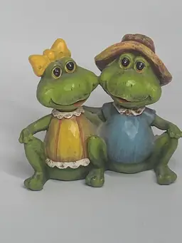 Whimsical Frog Couple Statue, 4" Tall