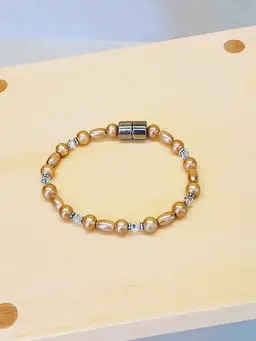 BEIGE GLASS PEARL AND CRYSTAL BEADED OLD MONEY MAGNETIC CLASP BRACELET