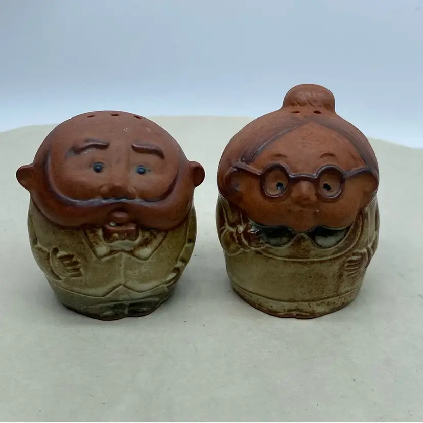 #2003 Vintage Made In Japan Grandma Grandpa Pottery Earthware Salt And Pepper Shakers