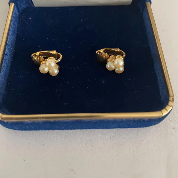 Vintage Faux Pearl clip on earrings