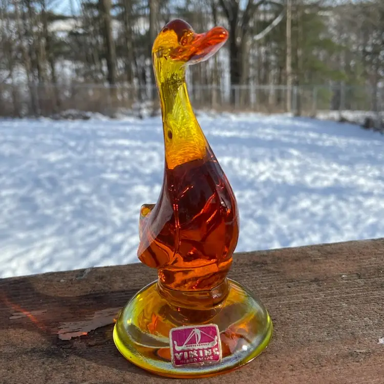 Viking Persimmon / Orange Glass Duck / Goose Figurine. Original Tag. 5”h.