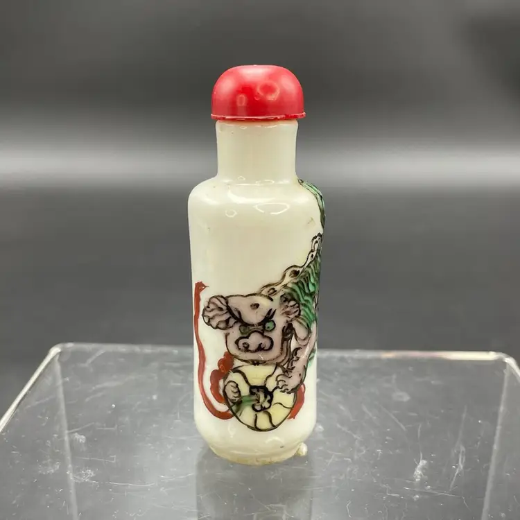 Chinese Foo Dog Snuff Bottle Stopper Bone Spoon Enamel on Porcelain Vintage