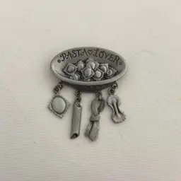 Hard To Find/JJ Jonette Pasta Lover Brooch Pin With Dangling Charms