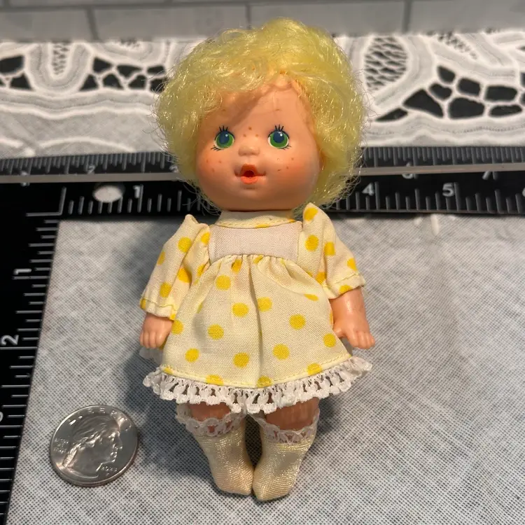 1984 Strawberry Shortcake Berry Baby Lemon Meringue Doll w/ Bottle