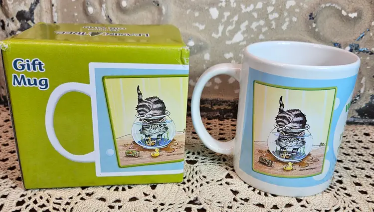 NIB Leanin' Tree Gift Mug Cartoon Cat in Fishbowl 12oz