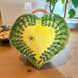 Present Tense Anne Hathaway “Waterlogged” Bee Heart Ceramic Plate Italy Hand Painted 8”