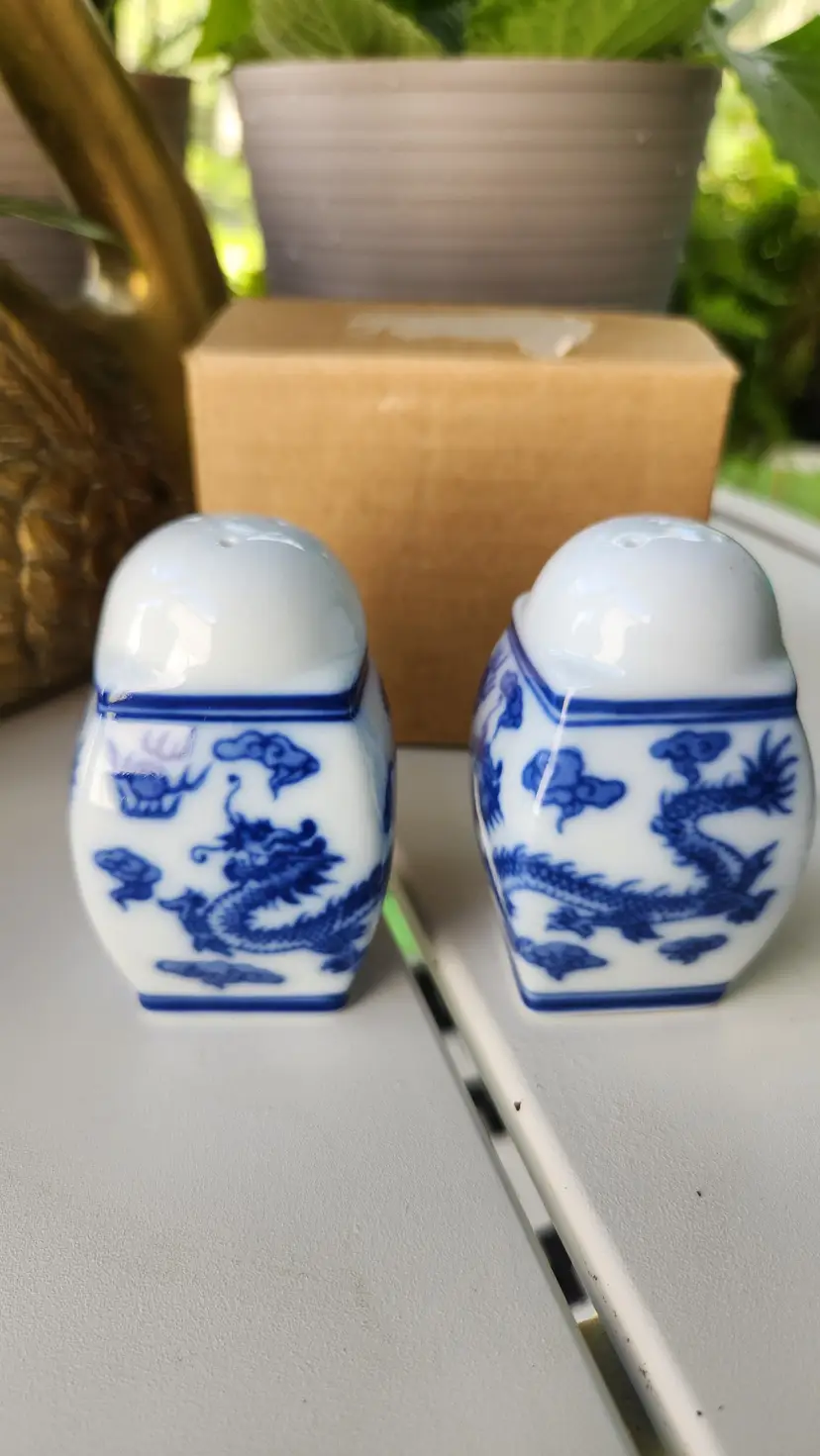 Vintage Bombay & Co. Chinoiserie salt & pepper shakers