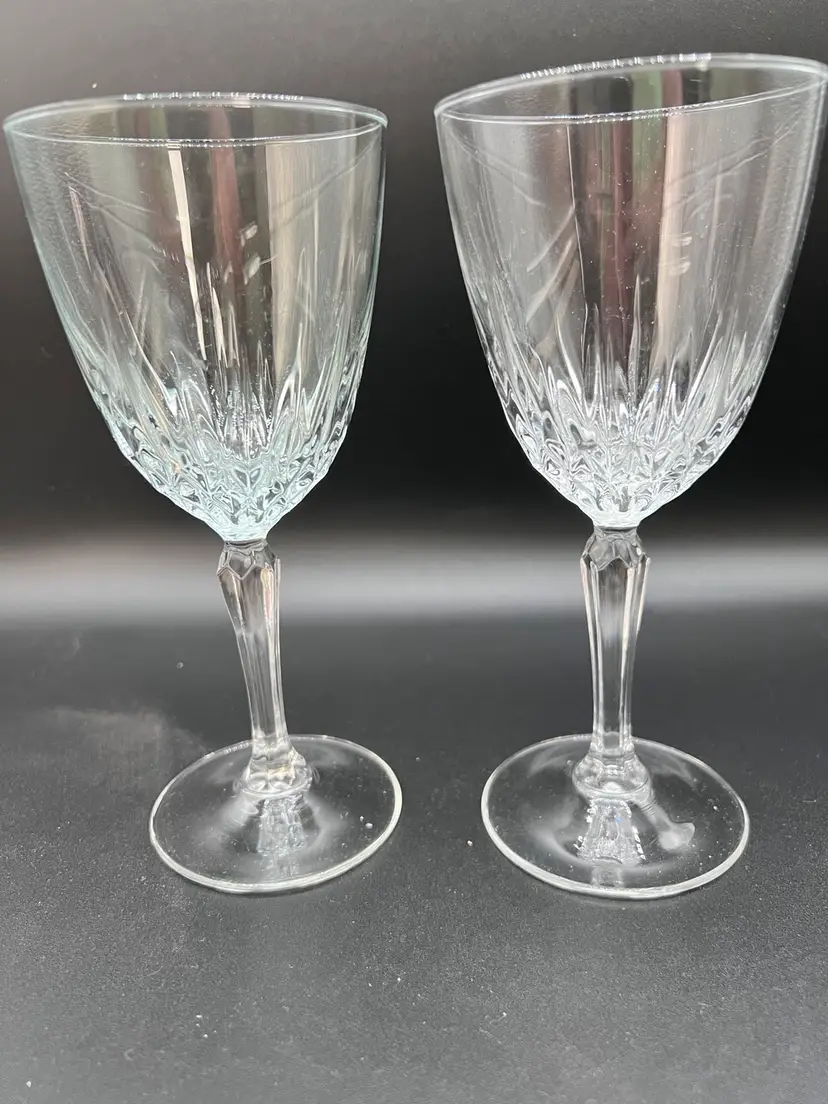 #2075B Set of 2 Vintage Luminarc Clear Stemmed Diamant Wine Glasses