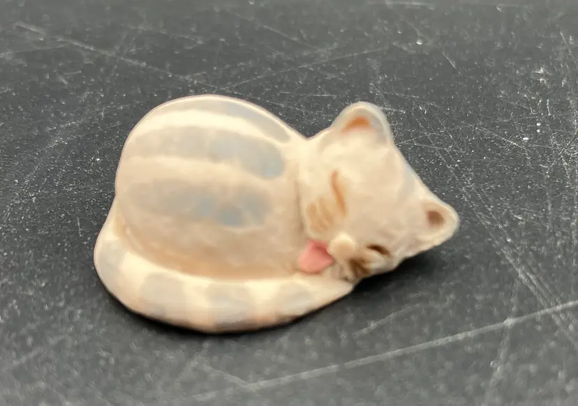 BIN - Vintage Miniature Gray Striped Sleeping Peter Fagan Cat 1.125” Scotland