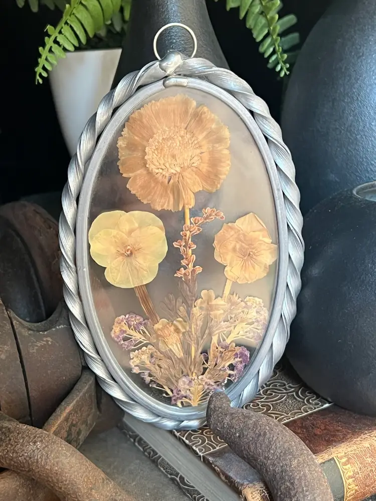 Pretty Vintage pressed Real flowers oval glass suncatcher.