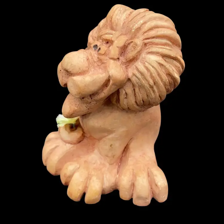 Vintage 1973 Kersten Brothers Big Paw Lion Ceramic Figurine w/Flower, Kitsch