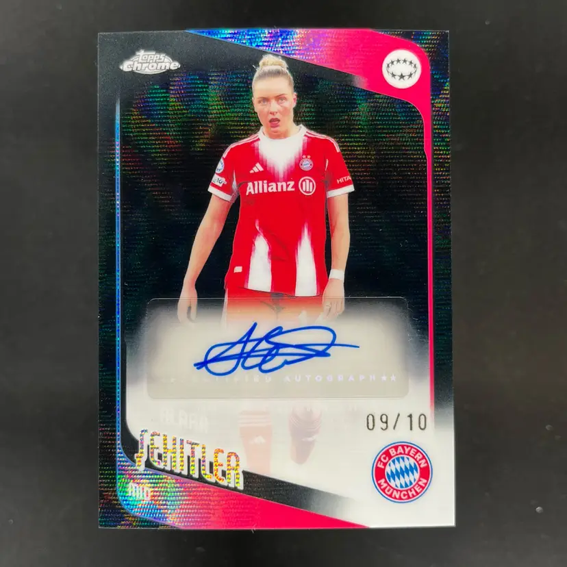 Alara Sehitler 2025/26 Topps Chrome UWCL Black Wave /10 Autograph Bayern Soccer Card