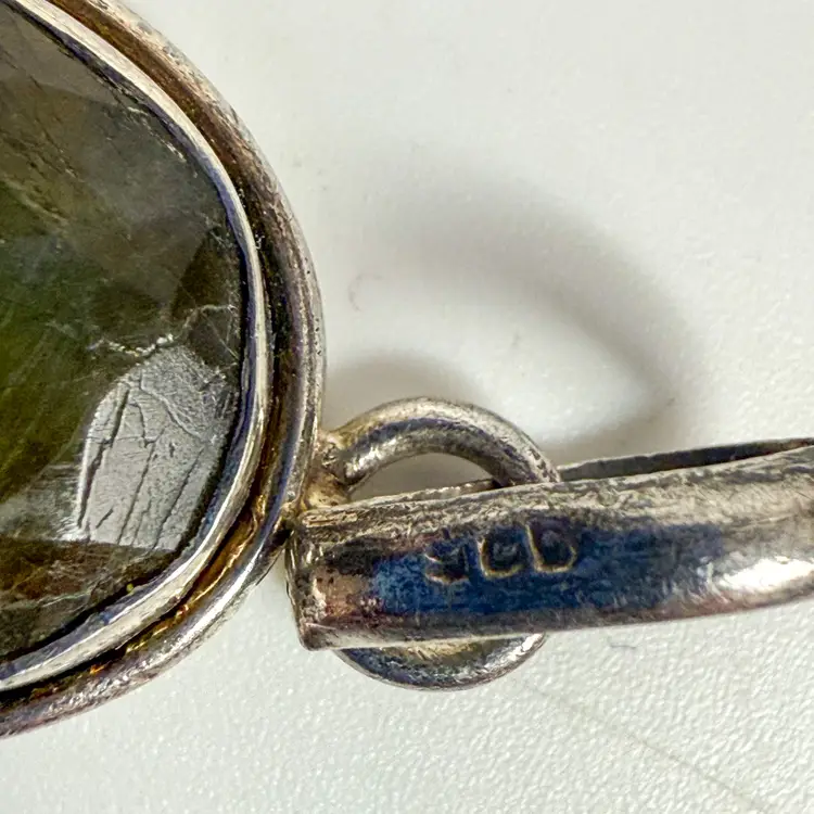 Sterling Silver Labradorite oval Pendant