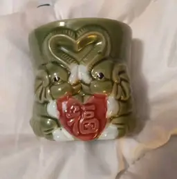 Glazed kissing elephant vase