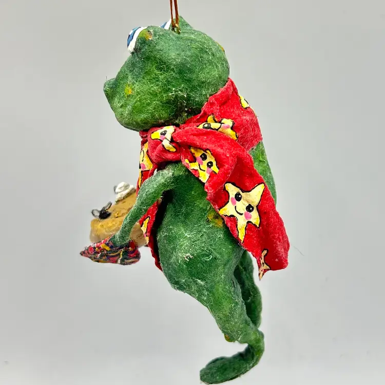 1e. Made by Me Frog Bringing Shoofly Pie to the Party