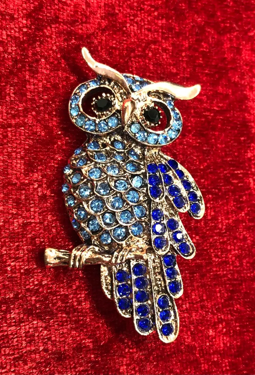VINTAGE 70’s Blue Rhinestone Rose Gold Tone Owl Brooch Pin Pendant 