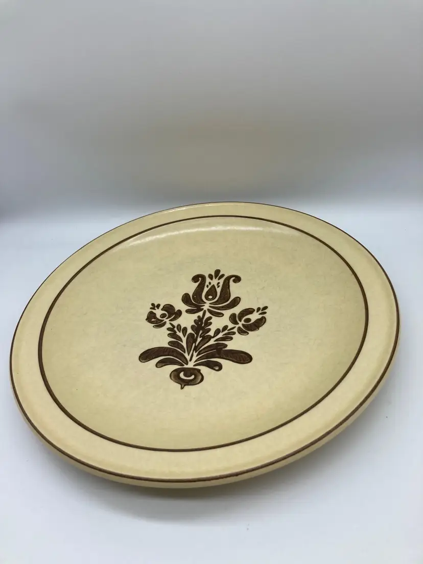 Vintage Pfaltzgraff Village Pattern Dinner Plate 10”