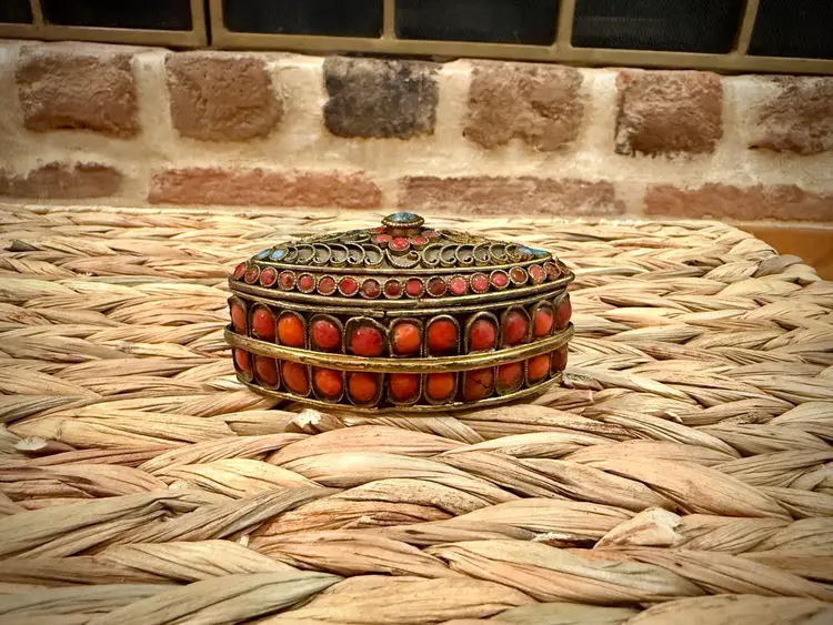 VINTAGE BRASS & STONE INLAY TRINKET BOX